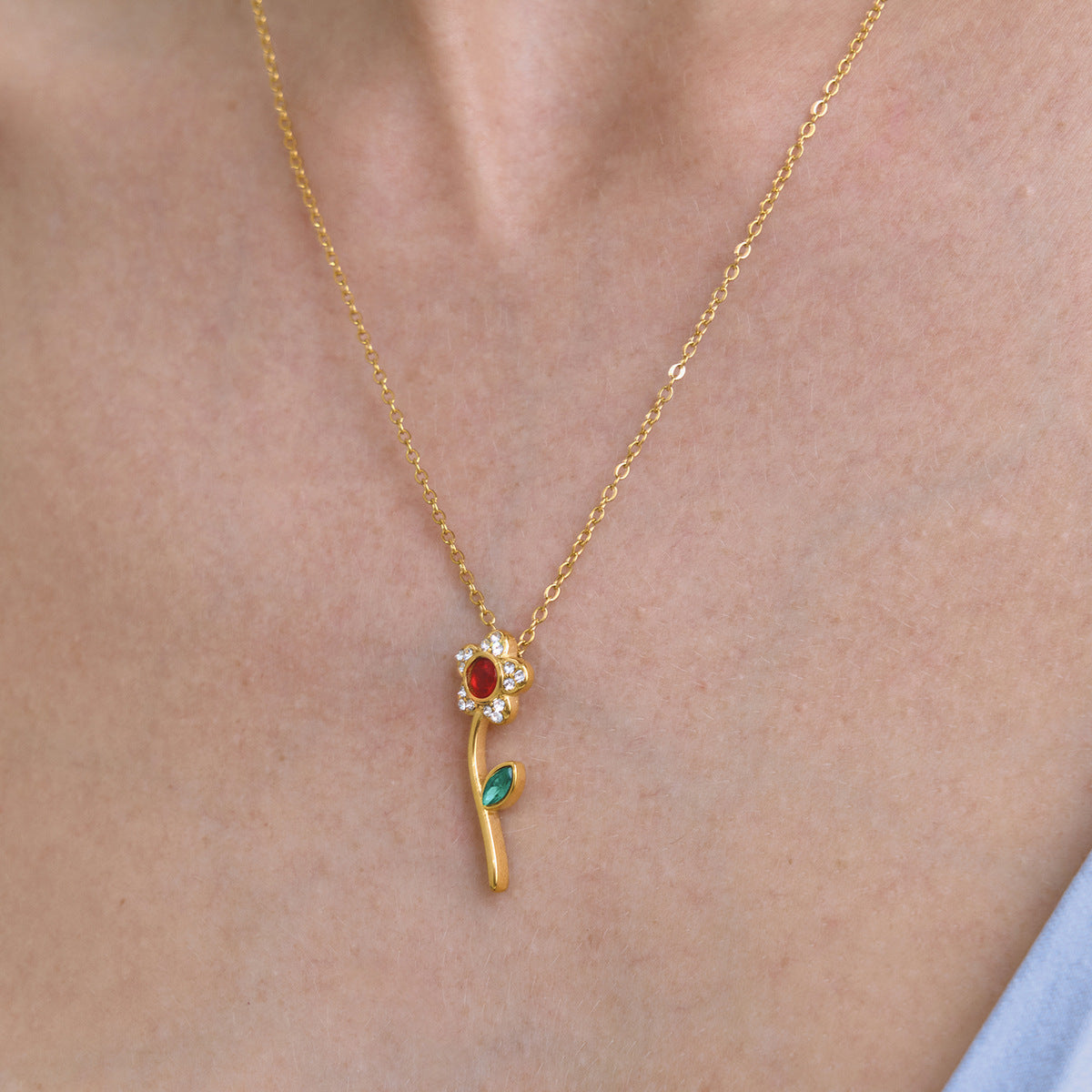 Colar Dourado Delicado – foto 4