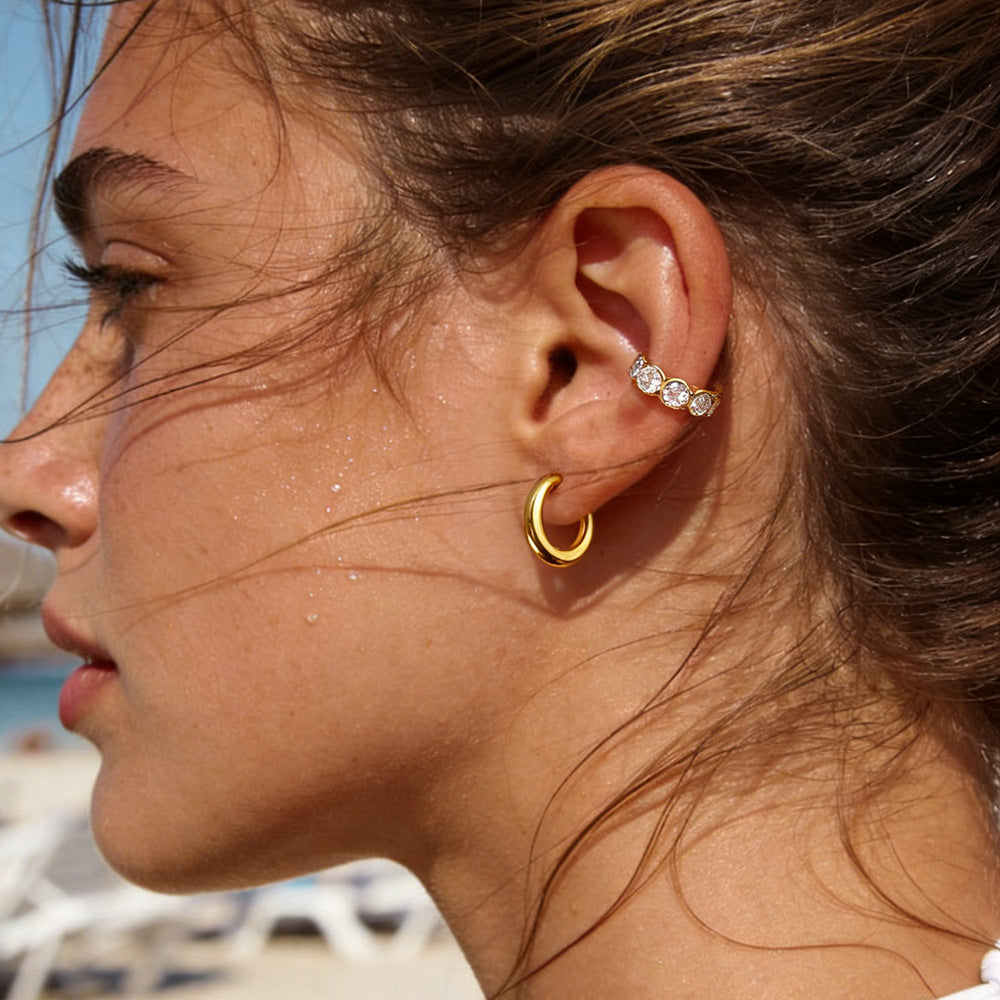 Ear Cuff Dourado com Zircónias – Atelier 21