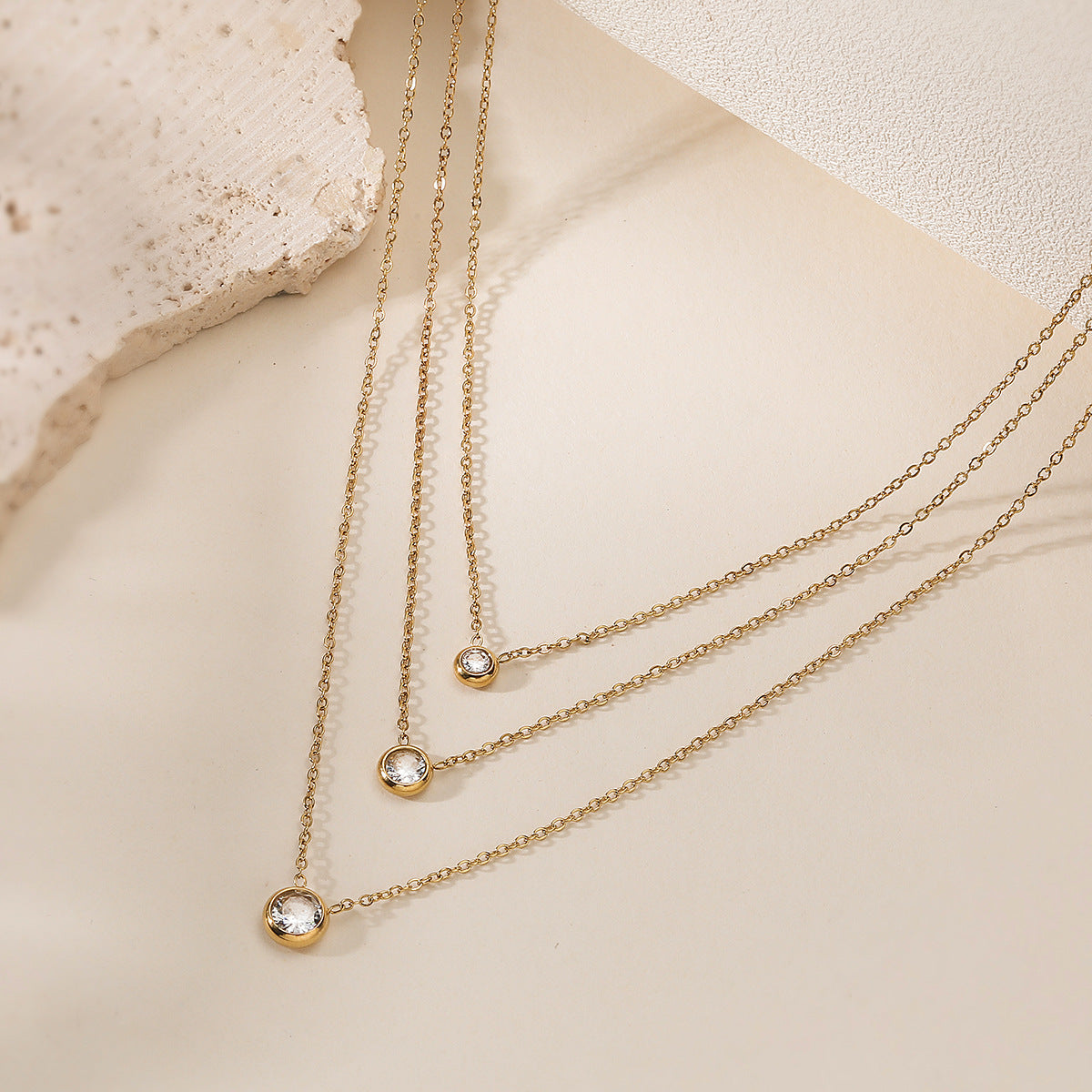Colar 3 Camadas Dourado com Zircónias – foto 3