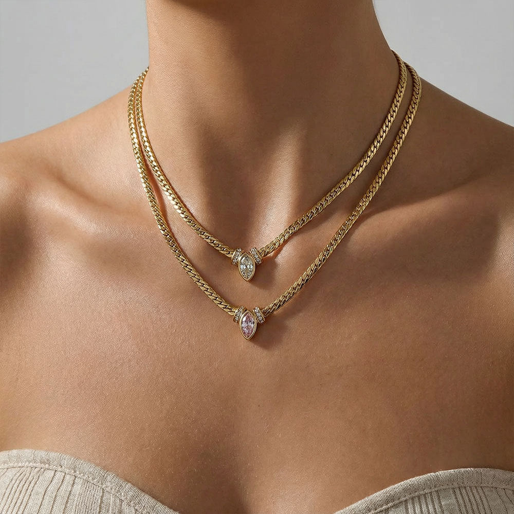 Colar Dourado com Zircónia Central – Atelier 21