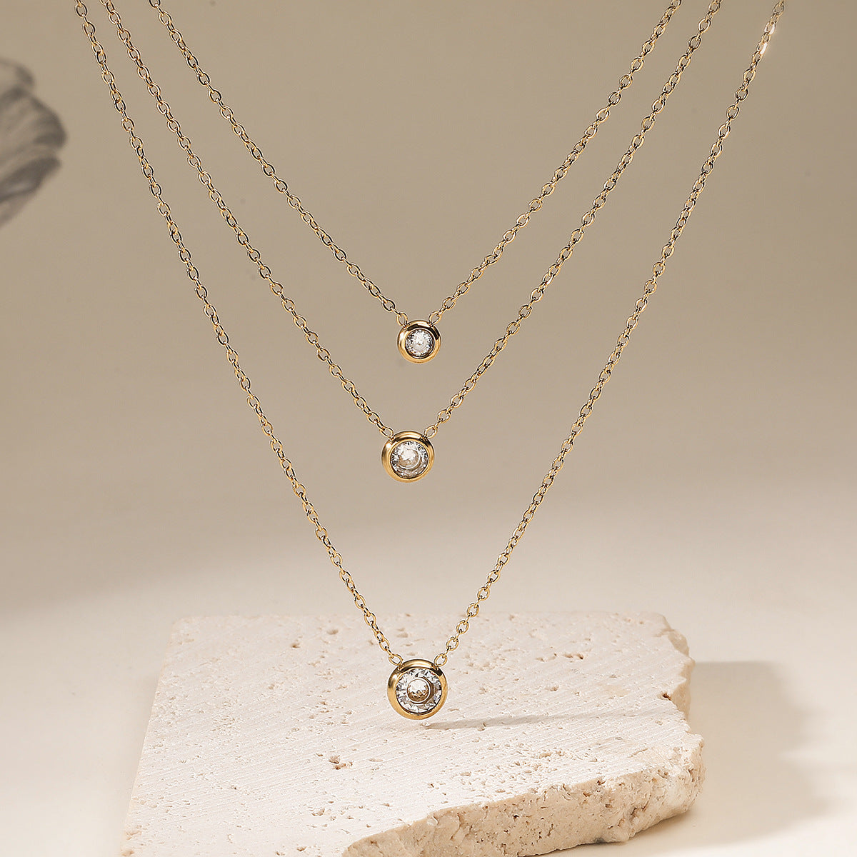 Colar 3 Camadas Dourado com Zircónias – Atelier 21