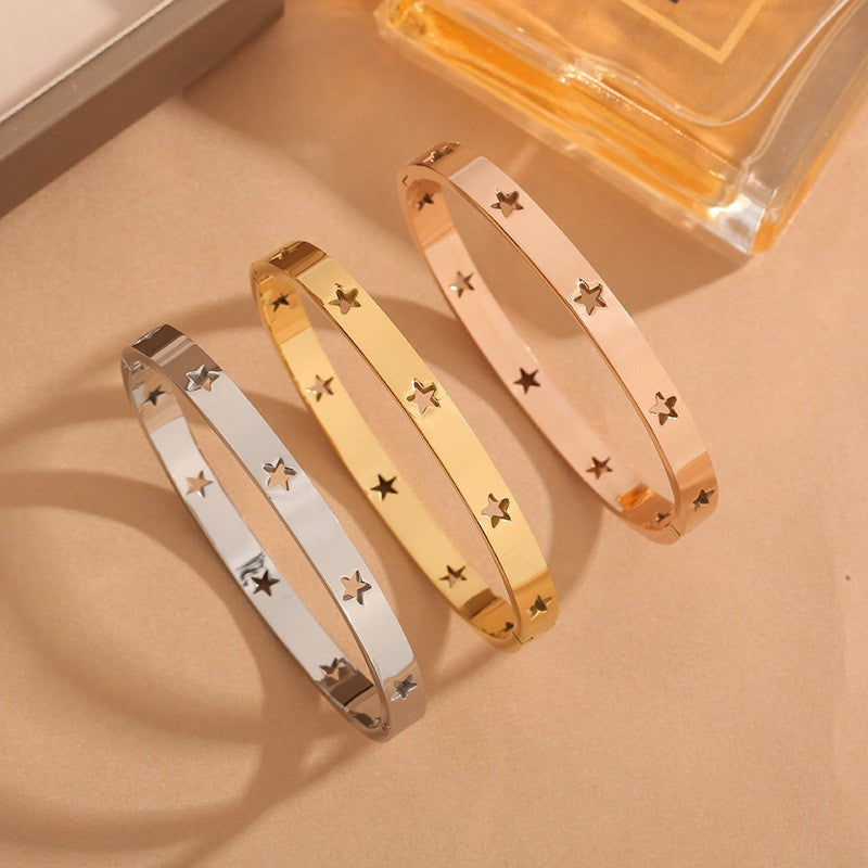 Bracelete Dourado Estrelas – Atelier 21