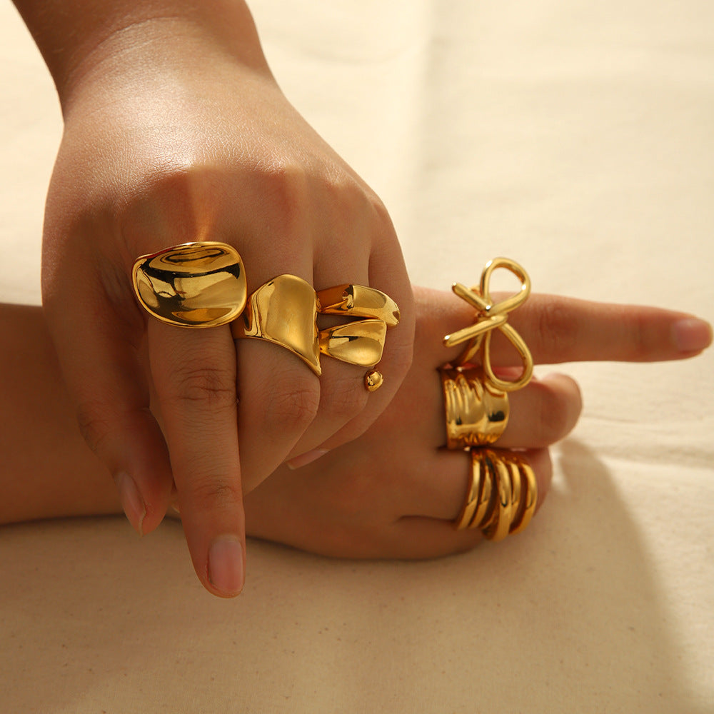 Anel Dourado Statement – Laço e Modelos Orgânicos – Atelier 21