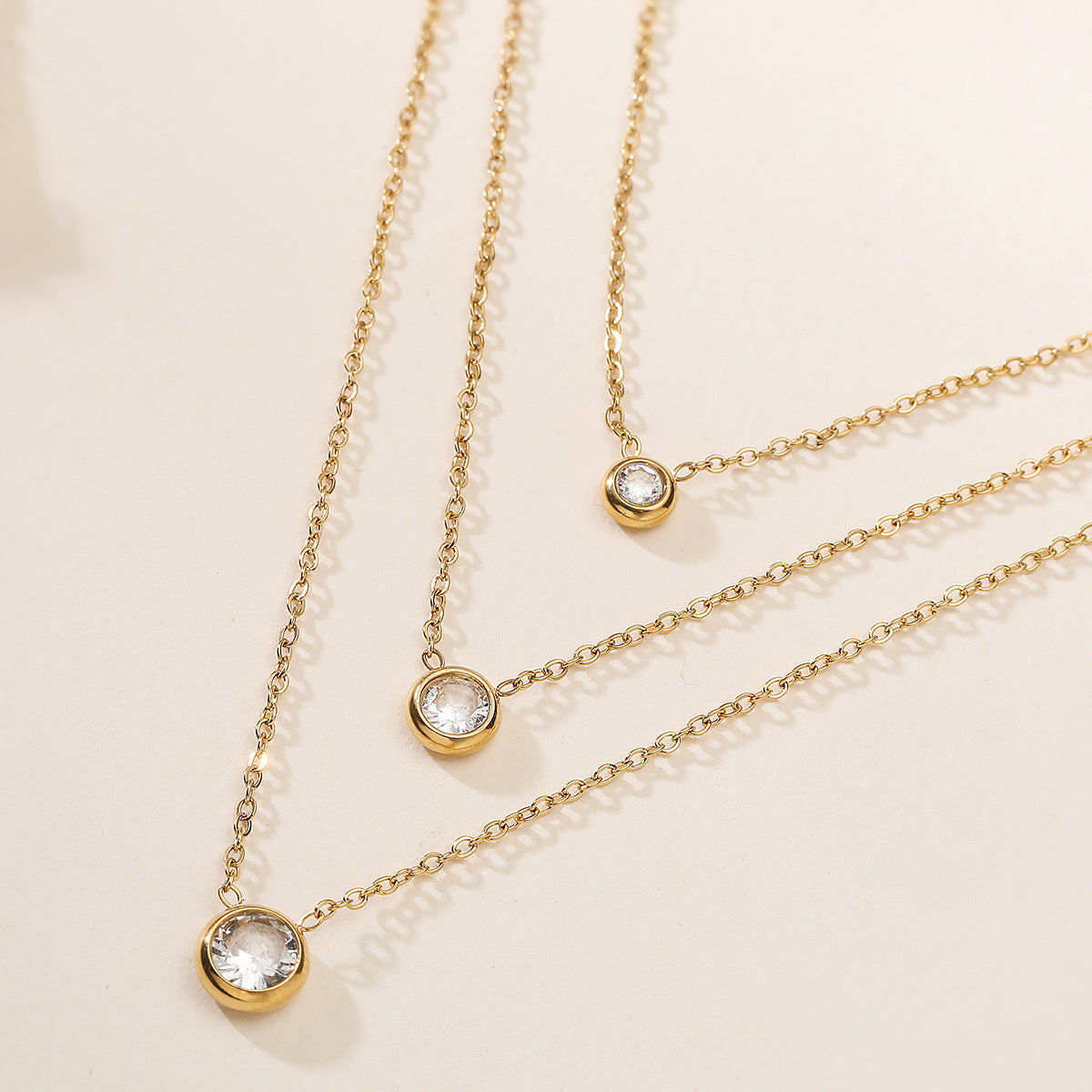 Colar 3 Camadas Dourado com Zircónias – foto 2