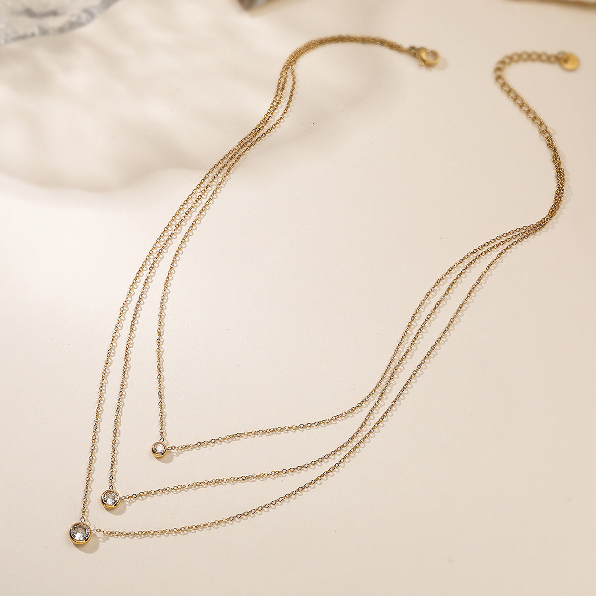 Colar 3 Camadas Dourado com Zircónias – foto 4