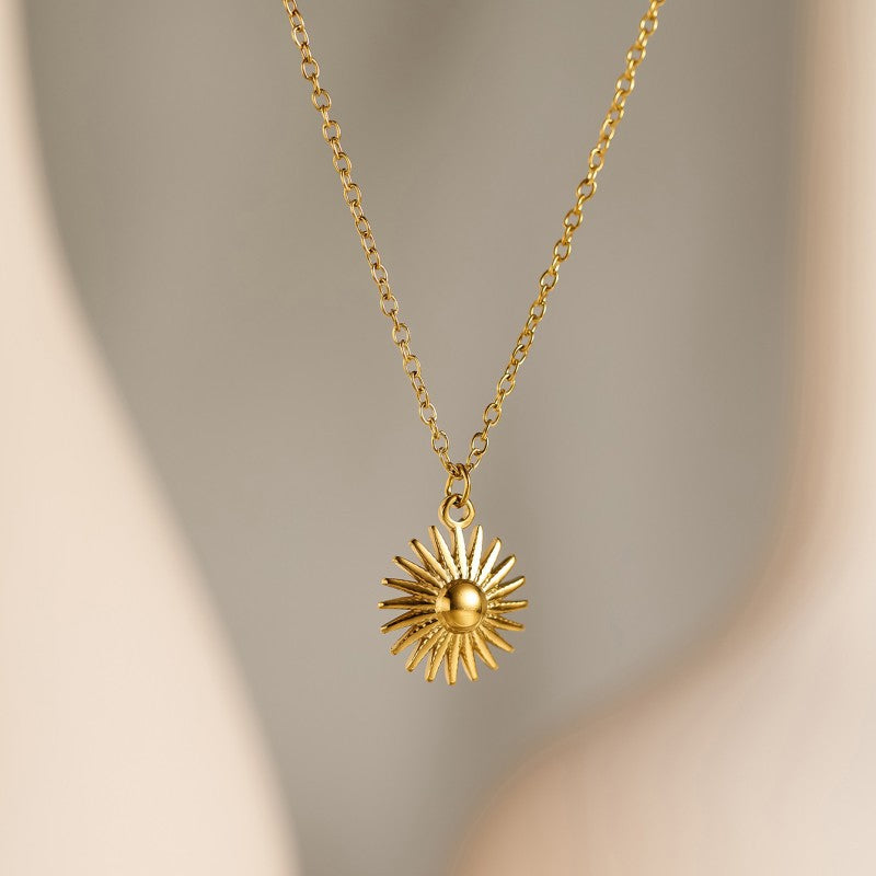 Colar Dourado com Pendente (Flores, Corações, Sol) – foto 3