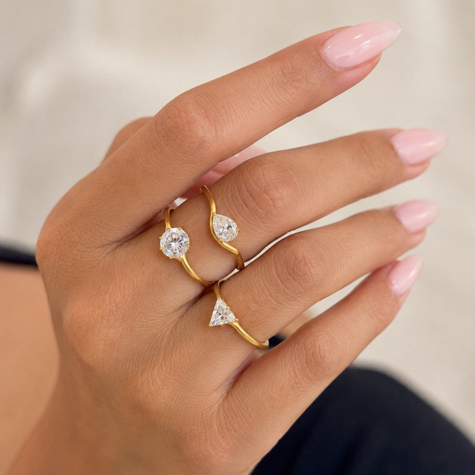 Anel Solitário Ondulado com Zircónia – Atelier 21