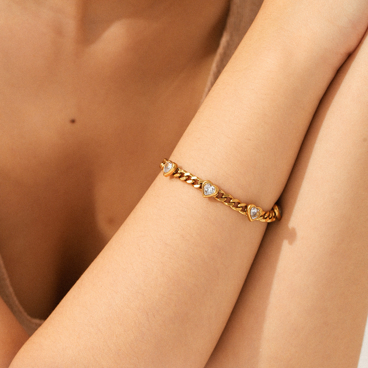 Pulseira Grumet Dourada com Corações – foto 3